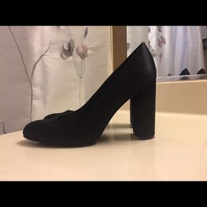 Nine West black satin shoes (brand new)